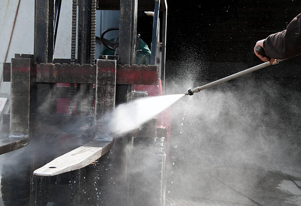 Why Choose Our Certified Pressure Washing Experts for Your Project Needs in Harwood Heights, IL?